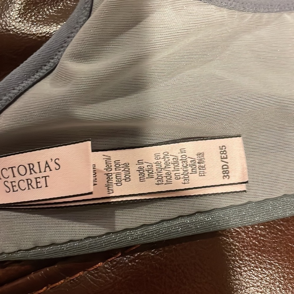 NWT 38D Victoria’s Secret bra - Body by Victoria - Picture 6 of 6